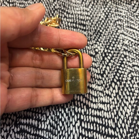 Louis Vuitton Pad lock chocker necklace#318 - Picture 10 of 15